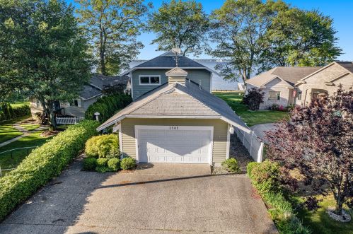 2585 Memorial Dr, Meskegon, MI 49445-2205