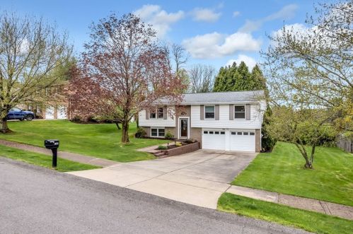 102 Fernvue Dr, Moon Twp, PA 15108-1107