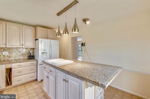 1904 Dundee Rd, Rockville MD 20850-3135 exterior