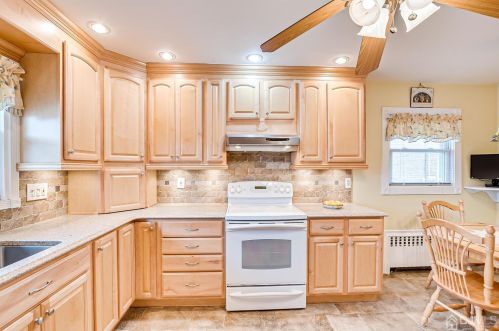 57 Barton St, Edison NJ 08837-2855 exterior