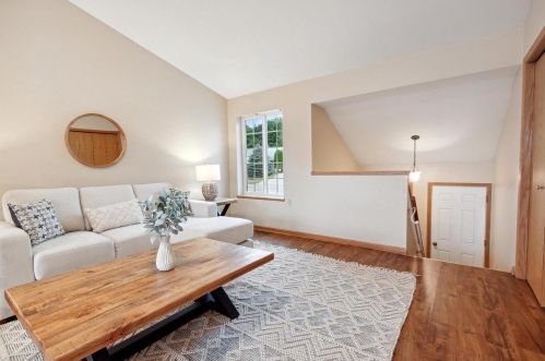 1205 Winston Dr, Edgerton, WI 53534-1028