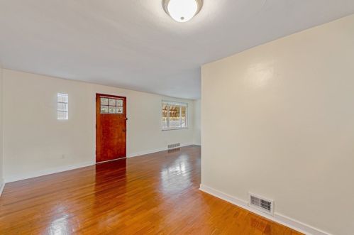 673 Elmbank St, Pittsburgh, PA 15226-1444