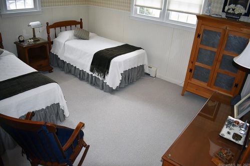 7 Orbit Dr, Enfield CT 06082-5528 exterior