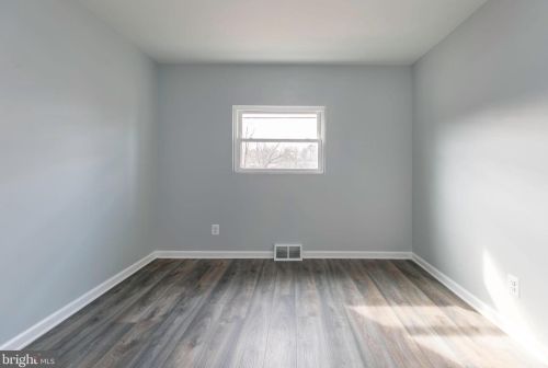 7935 Elvaton Rd, Glen Burnie MD 21061-6074 exterior