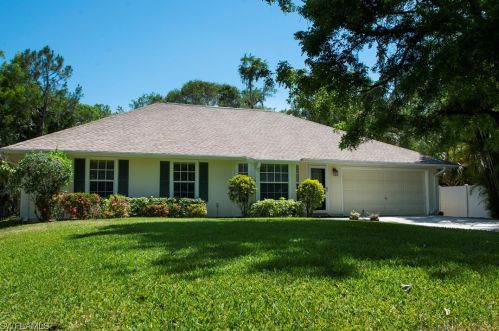 5826 Dogwood Way, Naples, FL 34116-4910