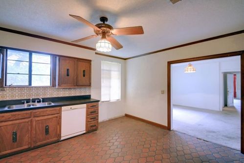 1300 August Dr, Austin TX 78753-2909 exterior