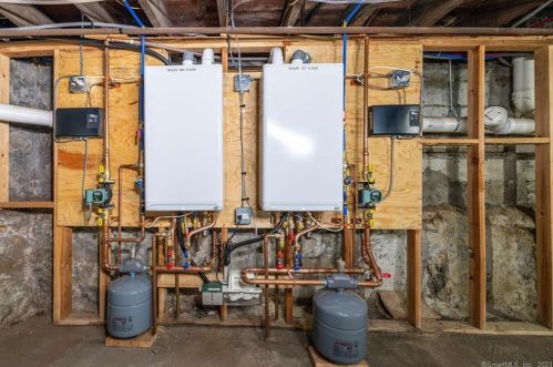 525 Prospect St, Torrington CT 06790-6328 exterior