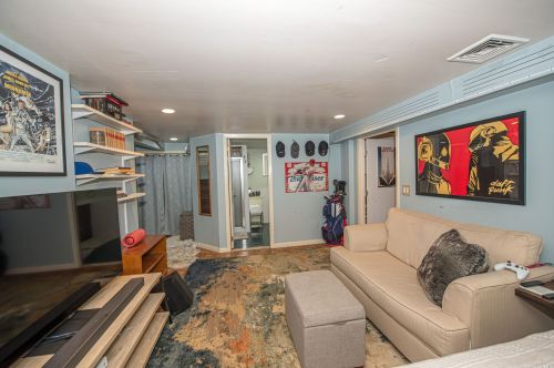 17 Meadowbrook Dr, Huntington Station NY exterior