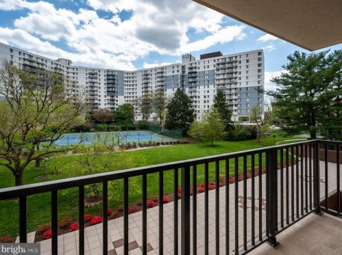 6800 Fleetwood Rd, Mc Lean VA  22101-3604 exterior