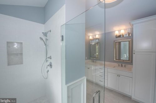 323 Abbey Rd, Berwyn PA 19312-1830 exterior