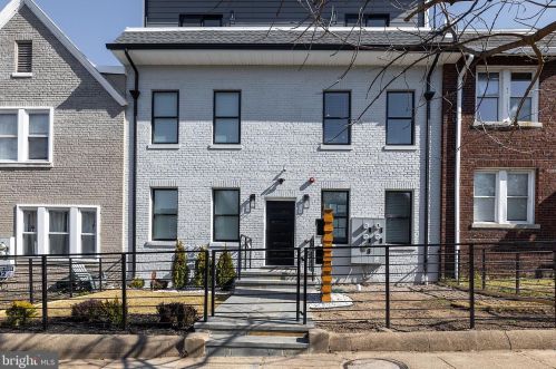 1120 Penn St, Washington, DC 20002-2635