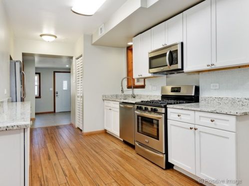 2063 Oakley Ave, Chicago IL  60647-4176 exterior