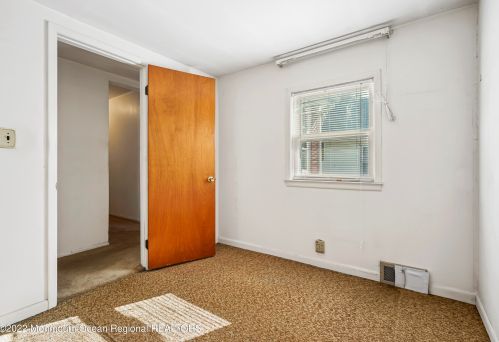 71 Ctr St, East Freehold NJ 07728-2430 exterior