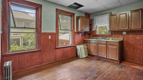 166 Adelaide Ave, Providence RI 02907-1833 exterior