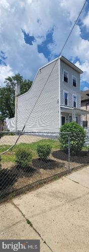 109 34 St, Camden NJ 08105-2504 exterior