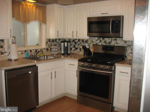 116 Lakeside Blvd, Trenton NJ 08610-1503 exterior