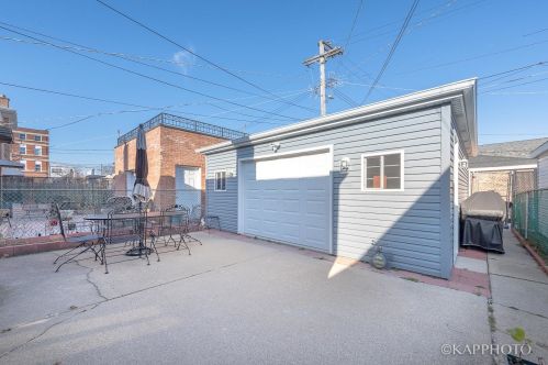 544 33rd St, Chicago IL 60608-6360 exterior