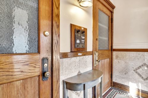 4710 Artesian Ave, Chicago IL 60659-5035 exterior