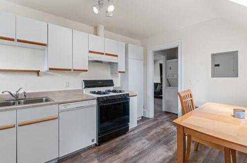 246 Smith St, Providence RI 02911-3307 exterior