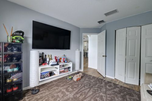 912 Paar Dr, Fort Pierce FL 34953-5623 exterior