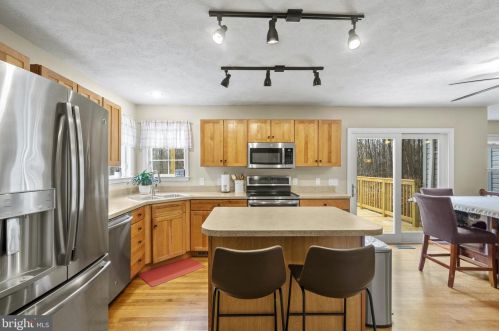 1690 Heather Ln, Huntingtown MD 20639-4109 exterior