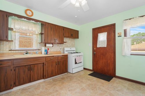 6130 Moody Ave, Chicago IL 60638-3545 exterior