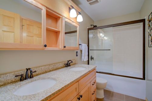 1890 Park Rdg Dr, Chaska MN 55318-2810 exterior