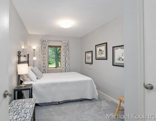 1742 Derbyshire St, Grand Rapids MI 49508-2522 exterior