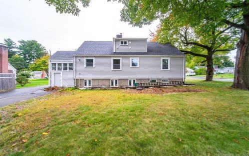 166 Giddings Ave, Windsor CT 06095-3744 exterior