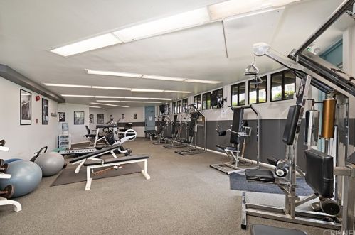 3101 Peninsula Rd, Oxnard CA  93035-4202 exterior