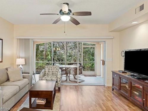 1096 Woodshire Ln, Naples FL 34105-7429 exterior