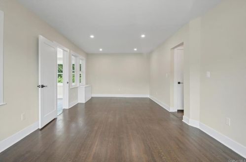 11 Hutchinson Blvd, Mount Vernon NY 10552-2510 exterior