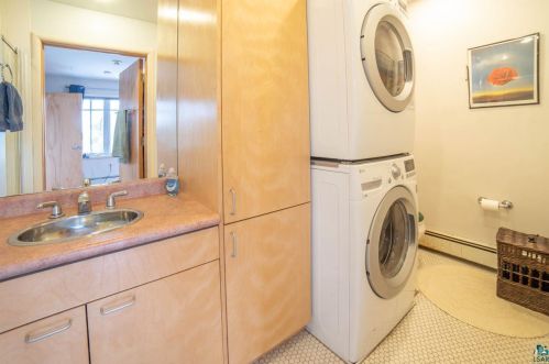 723 Lk Ave, Duluth MN 55802-2472 exterior