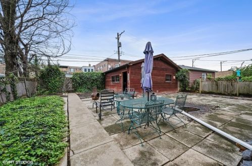 5649 Mozart St, Chicago IL 60659-4822 exterior