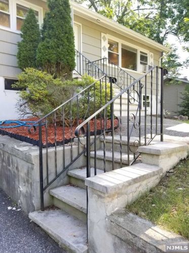 24 Ruth Ln, Demarest NJ  07627-2116 exterior