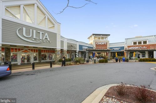 1904 Lewis Ave, Rockville MD 20851-2330 exterior