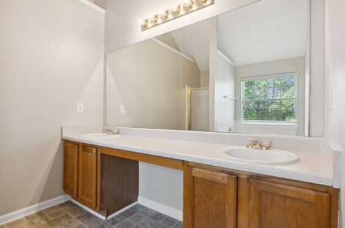 1560 Rogers Crossing Dr, Lithonia GA  30058-7005 exterior