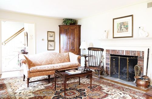 4 Dogwood Ln, Locust NJ exterior