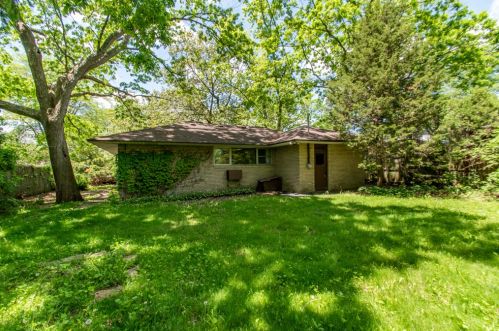 435 Lynn Ter, Waukegan IL 60085-3358 exterior