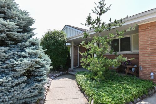 1149 Glen River Rd, Milwaukee, WI 53217-4167