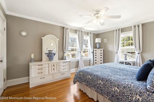 70 Emerald Pl, Clark NJ 07066-1410 exterior