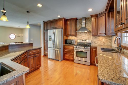 1735 Eugene St, Saint Paul MN 55110-3341 exterior