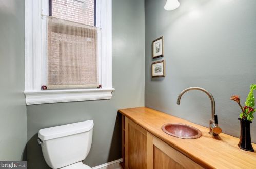 132 12 St, Washington DC 20003-1413 exterior