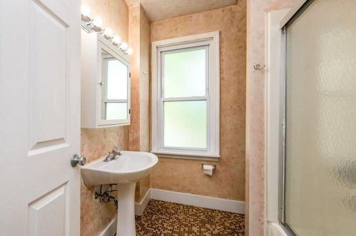 1627 Dagmar Ave, Pittsburgh PA 15216-3713 exterior