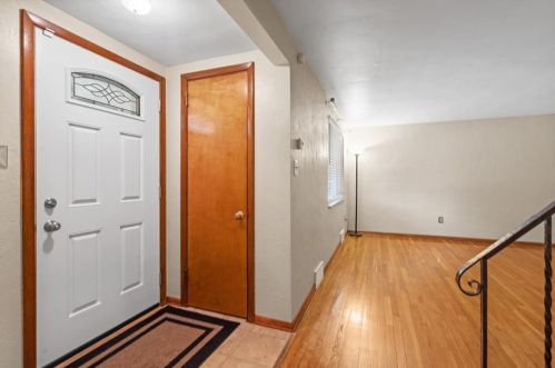 1136 Michael Dr, Pittsburgh, PA 15227-3946