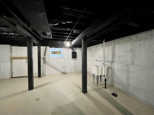 1330 73rd St, Chicago IL 60638-5916 exterior