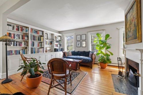 2 Cushing St, Providence RI 02906-2228 exterior