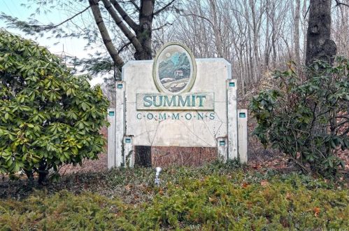 106 Pinnacle Rdg, Derby CT 06418-1143 exterior