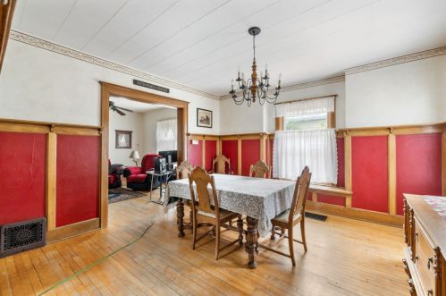 1525 82, Milwaukee WI 53222-2935 exterior