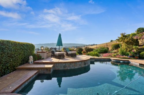 1390 Souza Dr, Folsom, CA 95762-7561